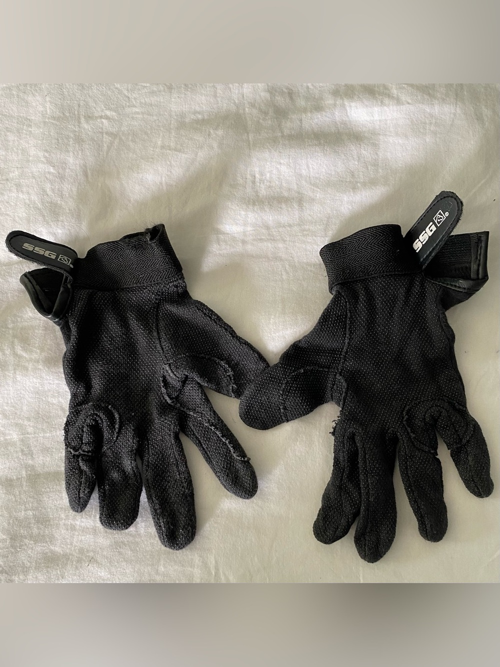 SSG Riding Gloves Women’s M/L Black Grip Dots Adjustable Strap Equestrian